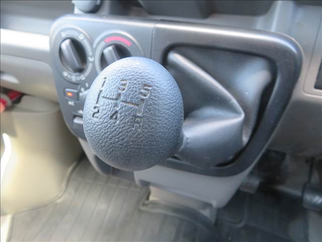 Mitsubishi Minicab Van 6