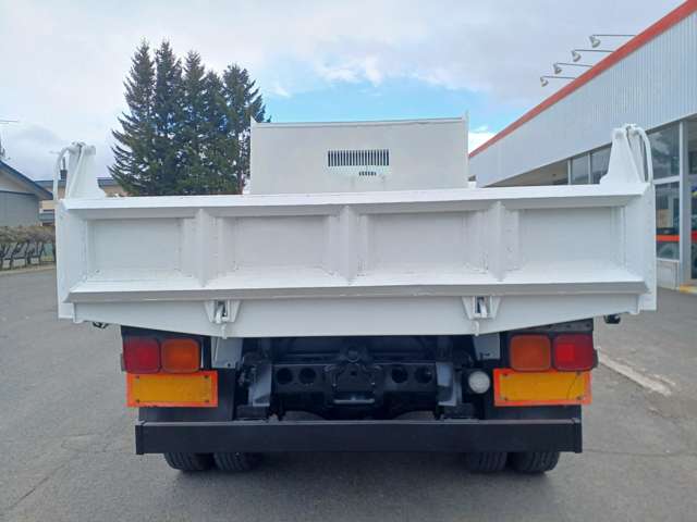 Mitsubishi Fuso Fighter 9