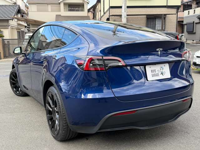 Tesla Model Y 8