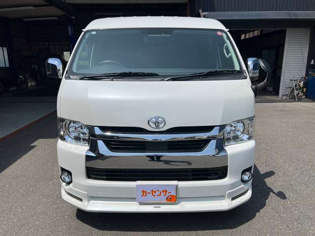 Toyota Hiace 2