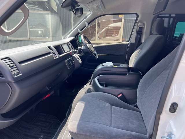 Toyota Hiace 7