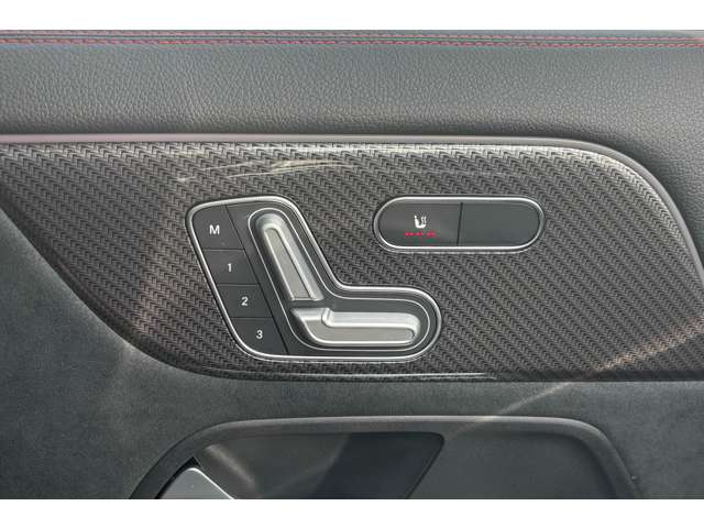 Mercedes-Benz GLA-Class 11
