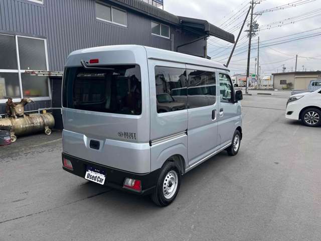 Daihatsu Hijet Cargo 6
