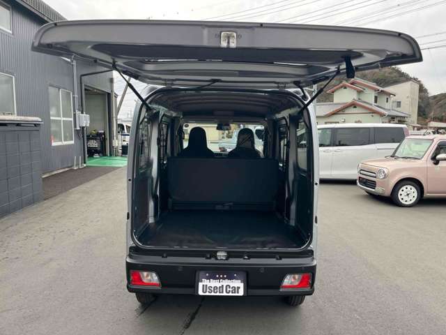Daihatsu Hijet Cargo 10