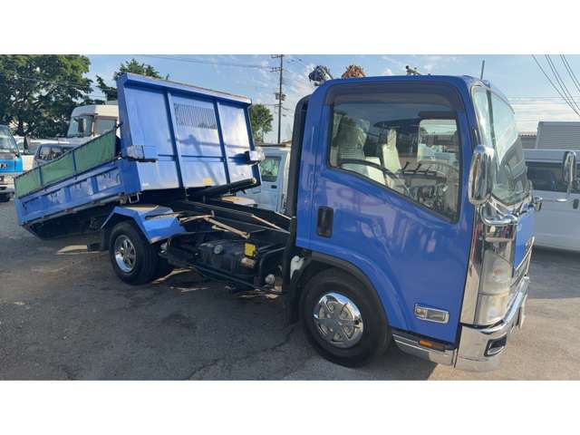 Isuzu Elf 4