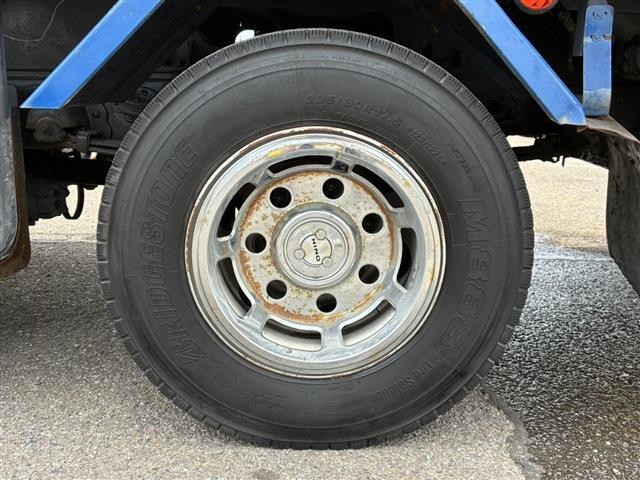 Hino Dutro 12