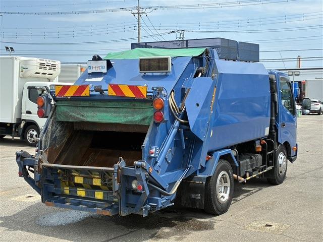 Hino Dutro 4