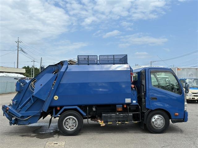 Hino Dutro 9
