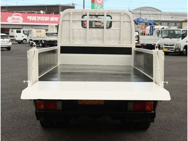 Hino Dutro 12