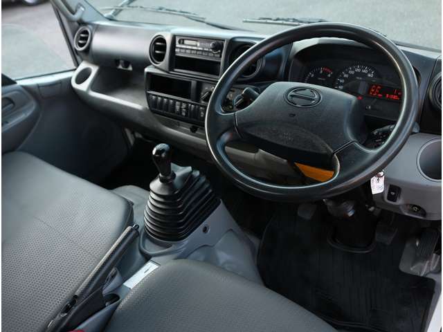 Hino Dutro 4
