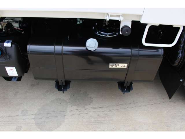 Mitsubishi Fuso Canter 9