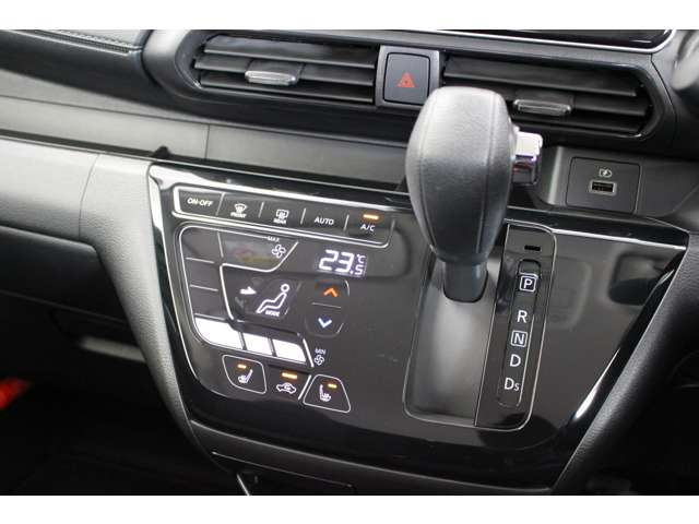 Mitsubishi eK X 12