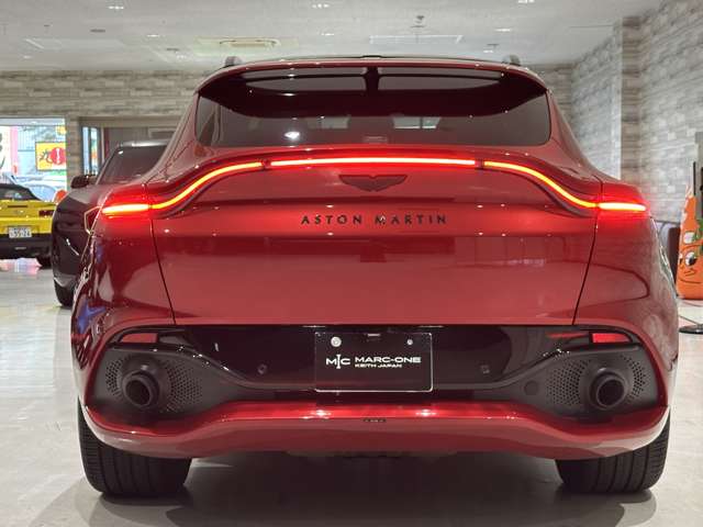 Aston Martin DBX 11