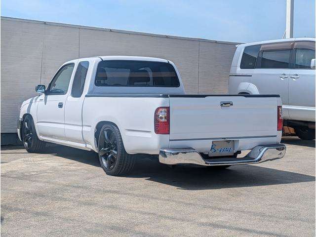 Toyota Hilux 9