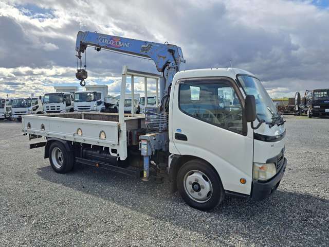 Hino Dutro 3
