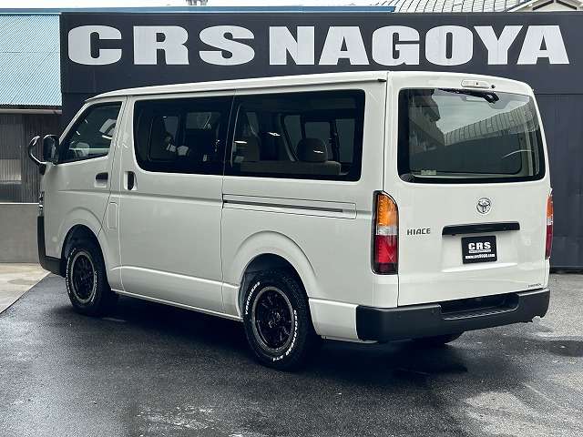 Toyota Hiace Van 11