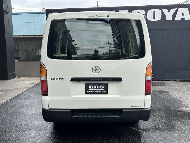 Toyota Hiace Van 12