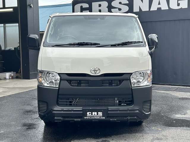 Toyota Hiace Van 8