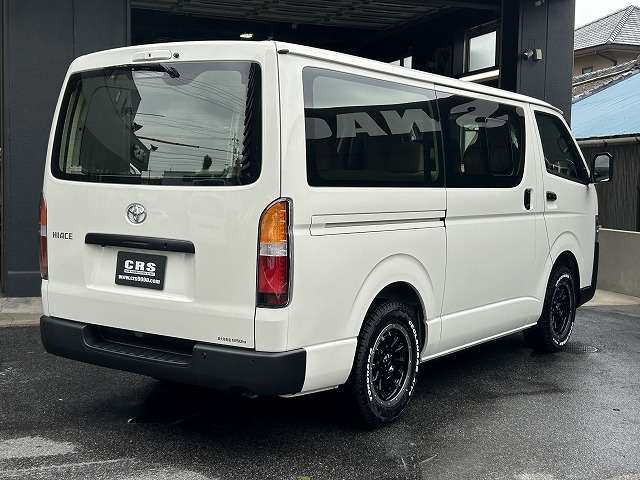Toyota Hiace Van 10