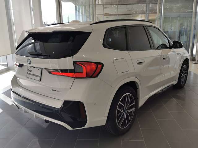 BMW iX1 12