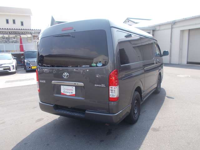Toyota Hiace Van 5