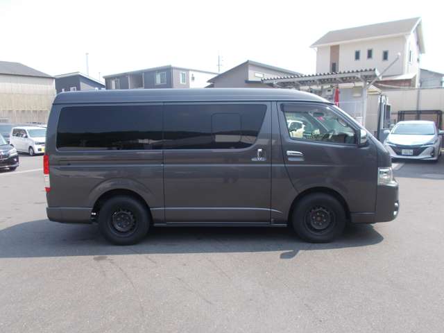 Toyota Hiace Van 6