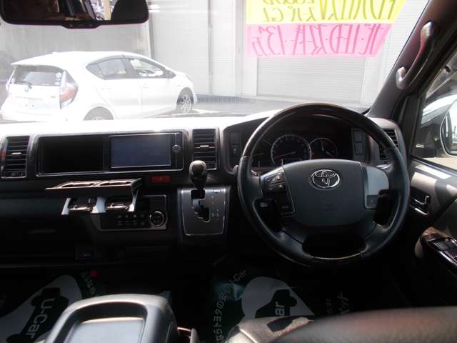 Toyota Hiace Van 9