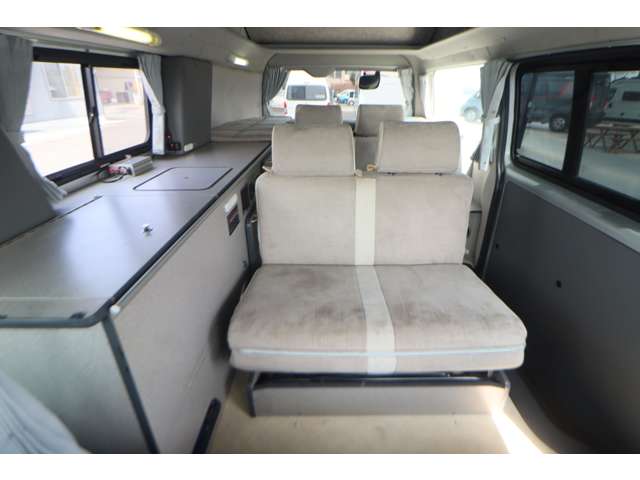 Toyota Hiace 2