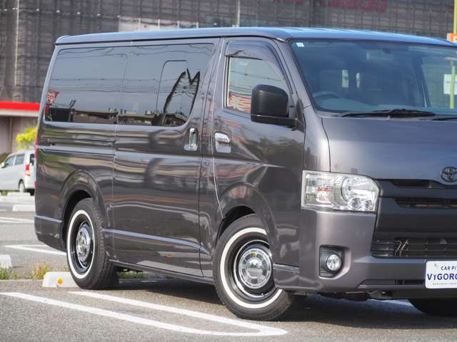 Toyota Hiace Van 5