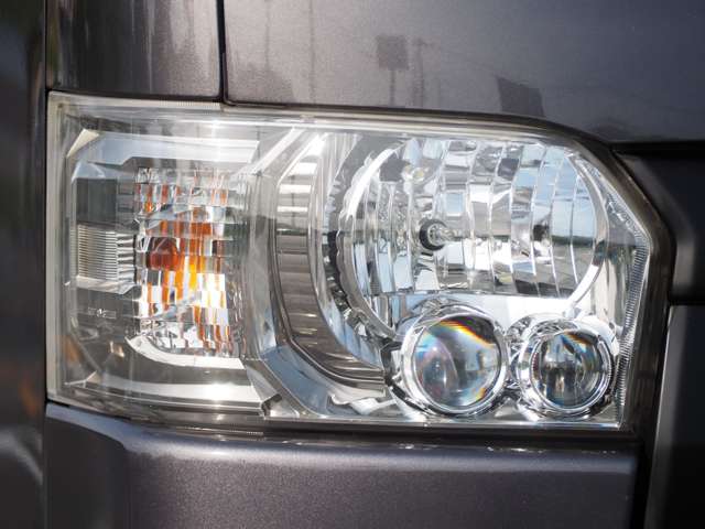 Toyota Hiace Van 7