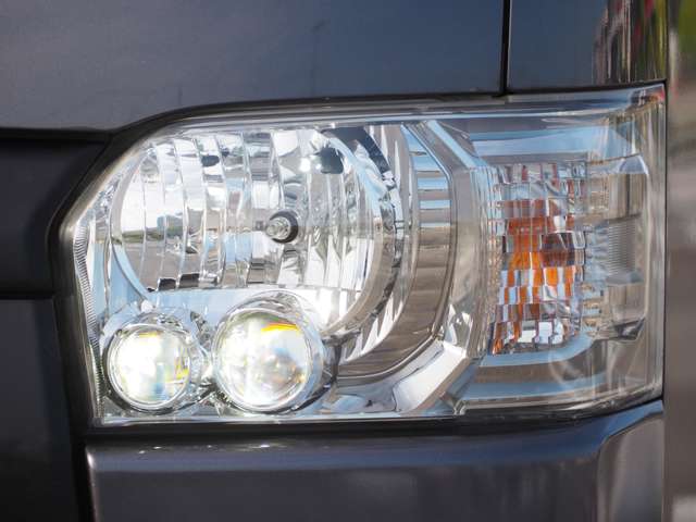 Toyota Hiace Van 8
