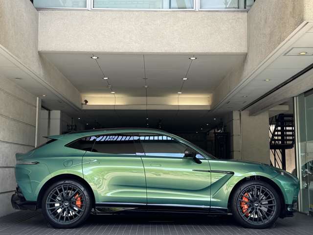 Aston Martin DBX 11