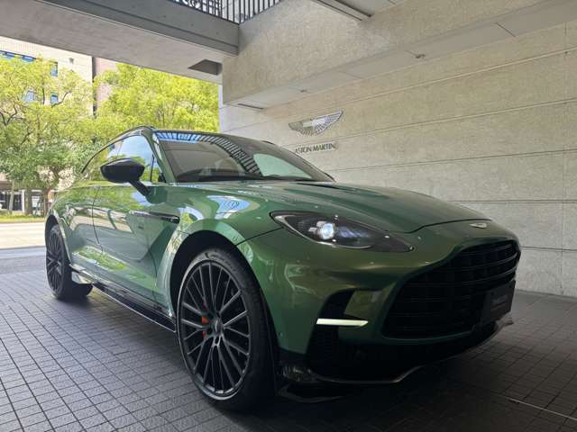 Aston Martin DBX 12