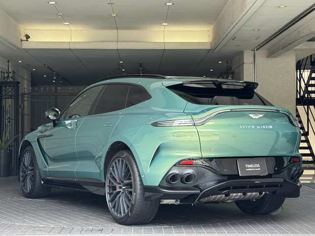 Aston Martin DBX 5