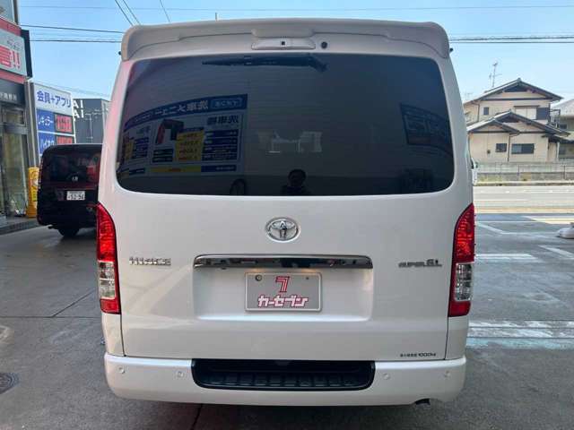 Toyota Hiace Van 3