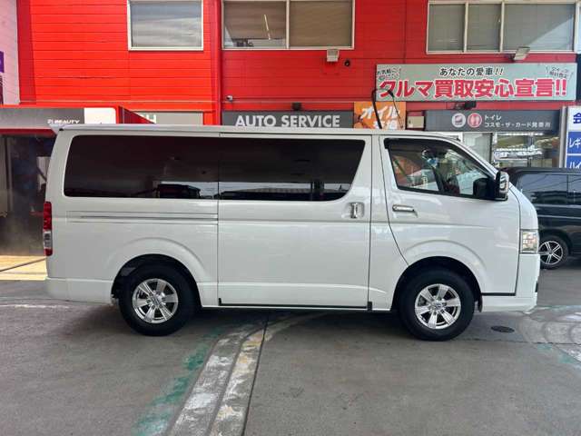 Toyota Hiace Van 4