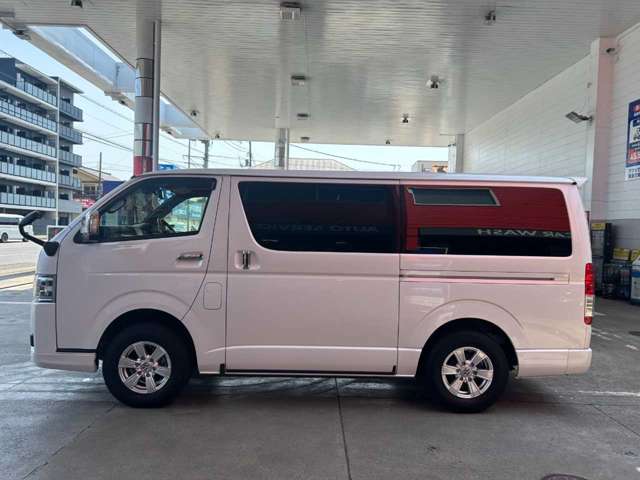 Toyota Hiace Van 5