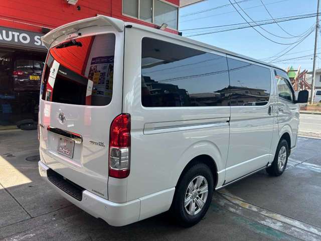 Toyota Hiace Van 6
