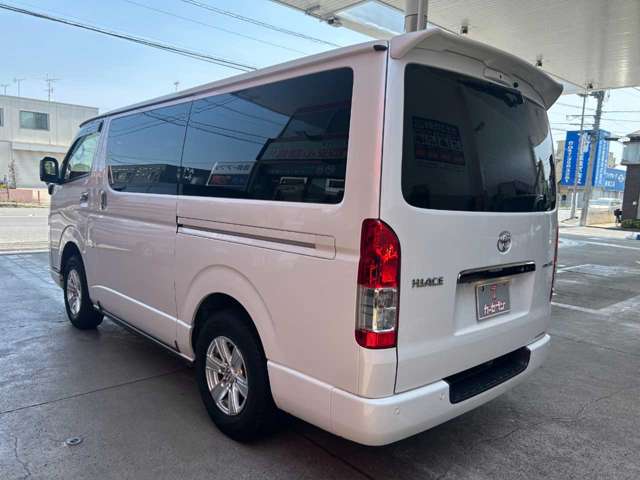 Toyota Hiace Van 7