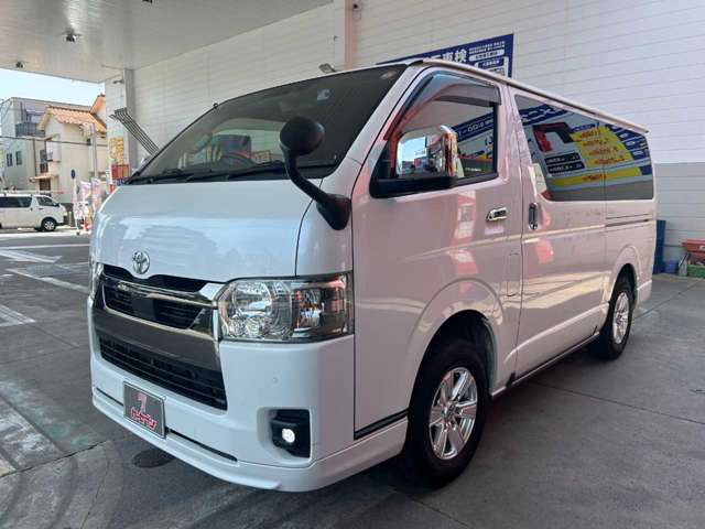Toyota Hiace Van 9