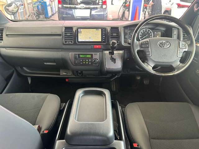 Toyota Hiace Van 10