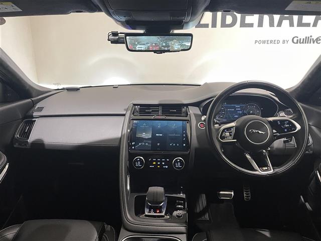 Jaguar E-Pace 8