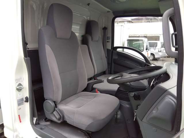 Isuzu Elf 12