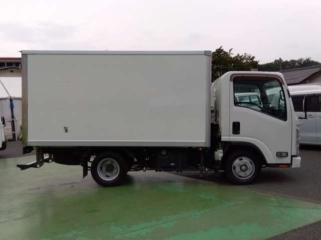 Isuzu Elf 4