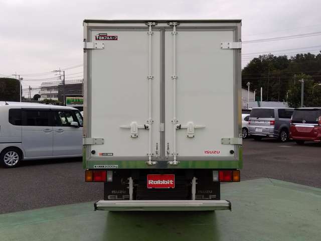 Isuzu Elf 7
