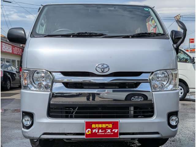 Toyota Hiace Van 3