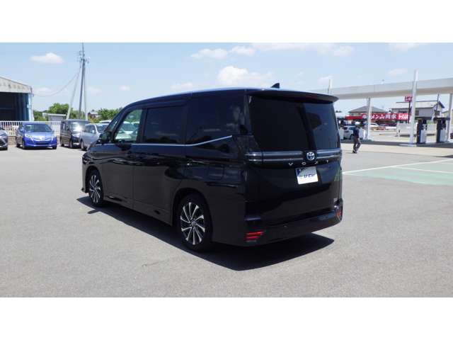 Toyota Voxy 3
