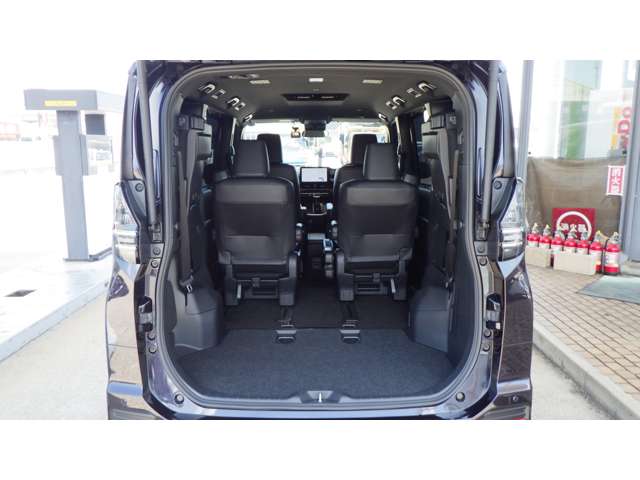Toyota Voxy 8