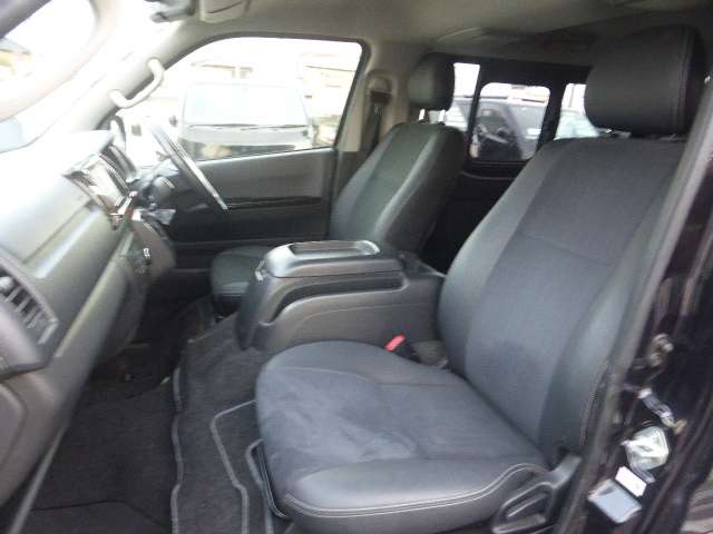 Toyota Hiace Van 11