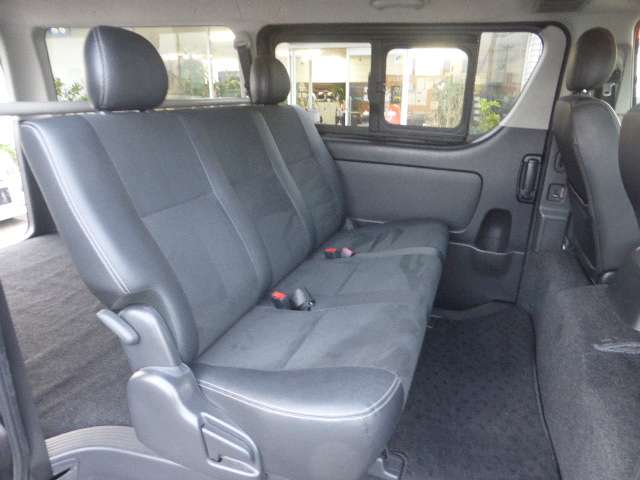 Toyota Hiace Van 12